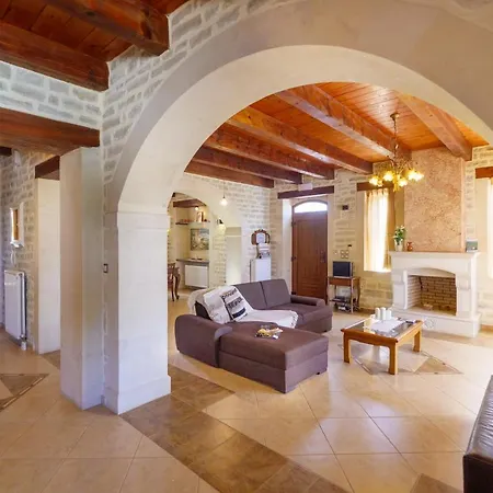 Family-friendly Erofili With Pool, Childrens Area & Bbq! *